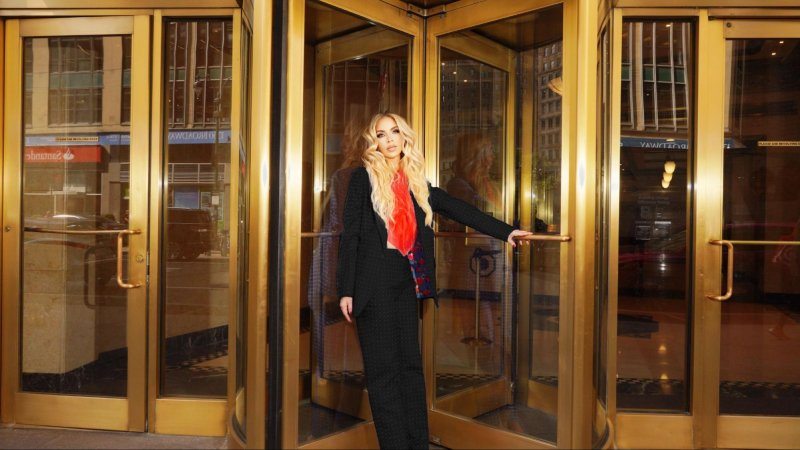 The Simonetta Lein Show, The Digital Pioneer In Entertainment
